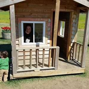 Meet your Posher, Dayana